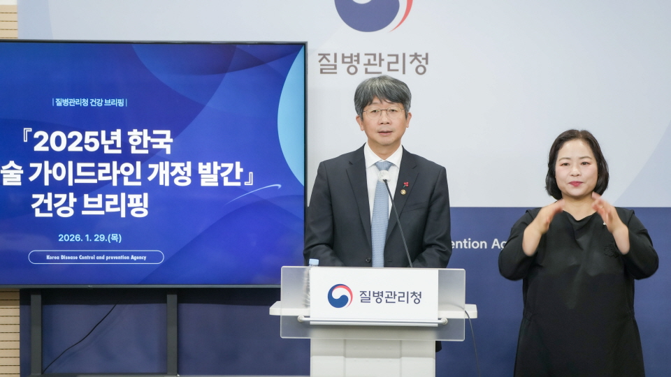 질병관리청 임승관 청장이 한국 심폐소생술 개정에 따른 건강브리핑을 진행하고 있다.